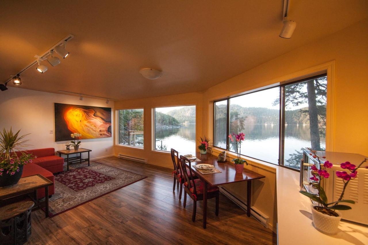 Shangrila Waterfront Vacation Home Bedwell Harbour Esterno foto