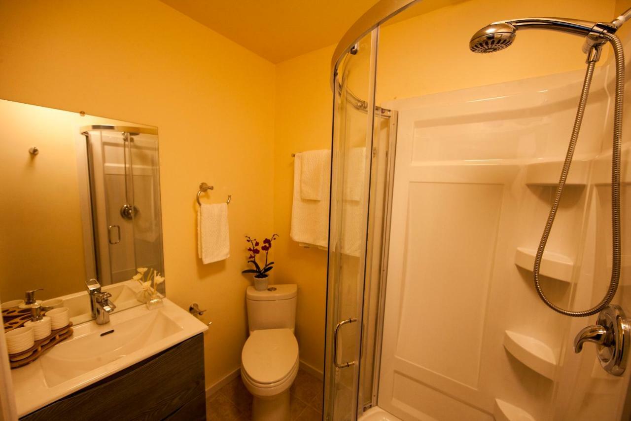 Shangrila Waterfront Vacation Home Bedwell Harbour Esterno foto
