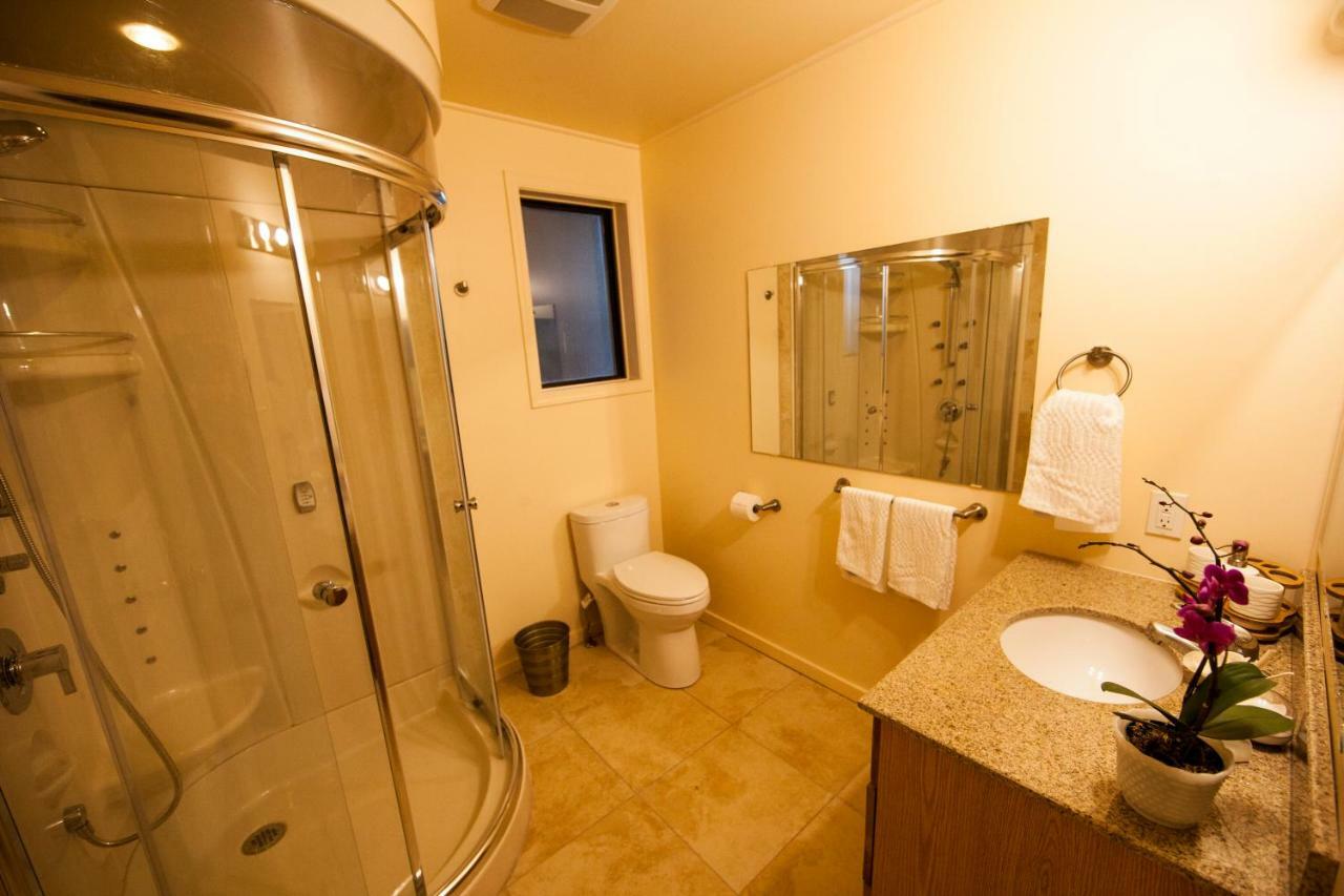 Shangrila Waterfront Vacation Home Bedwell Harbour Esterno foto